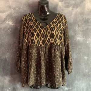 NEVER WORN‼️Elegant Blouse w/Slit Sleeves